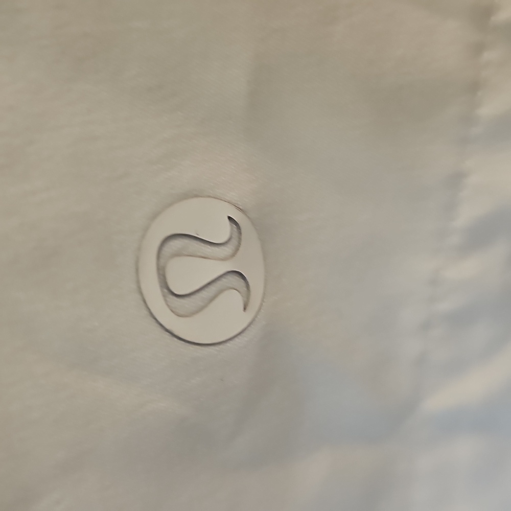 400. Lululemon Athletica Lightweight Jacket - Picture 7 of 11